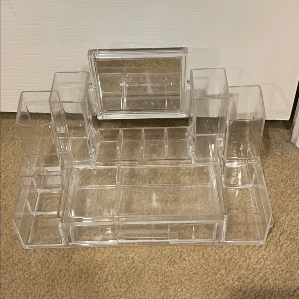 Makeup organizer